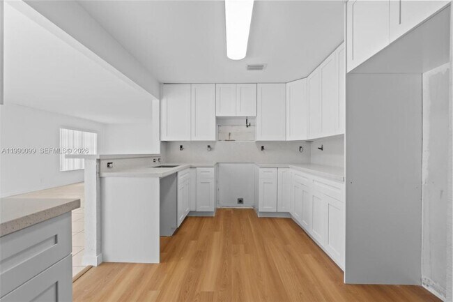 Foto del edificio - 841 NW 10th St