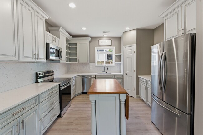 Foto del edificio - 204 Richardson Ave