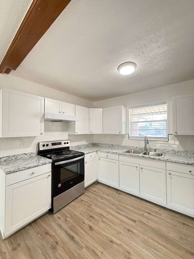 Photo - 317 E Lindbergh Blvd House