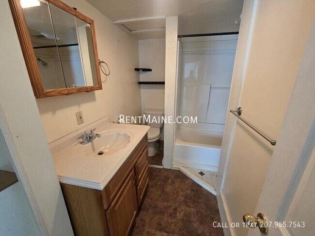 Building Photo - 10 Otis St