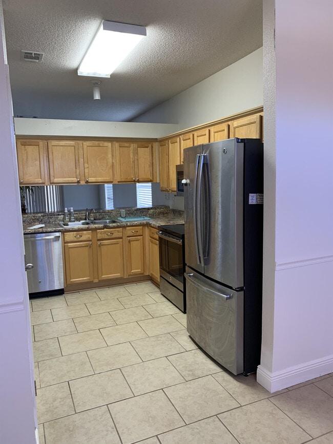 Foto del edificio - 8949 Camelot Pl