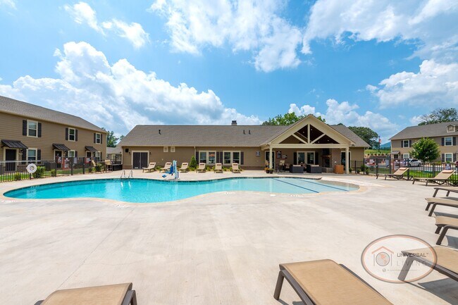 Piscina - The Villas at Avery Creek