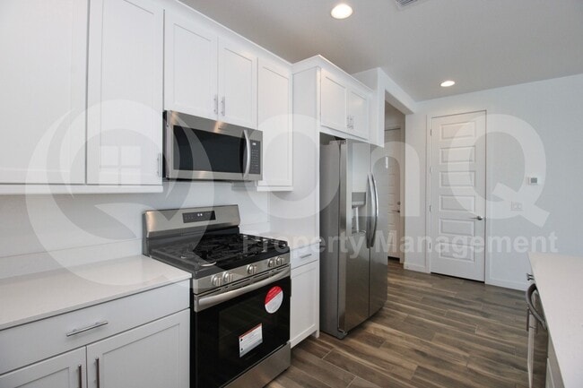 Building Photo - 3303 S Piedra Cir