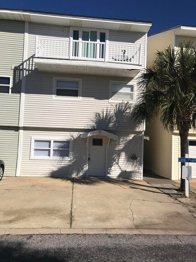 Primary Photo - 445 Gulf Shore Dr
