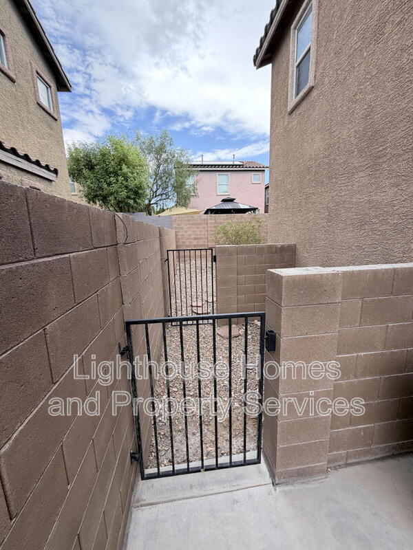 Foto del edificio - 9118 Wine Cellar Ave