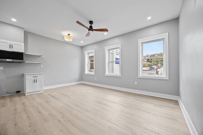 Foto del edificio - 1109 E Carson St