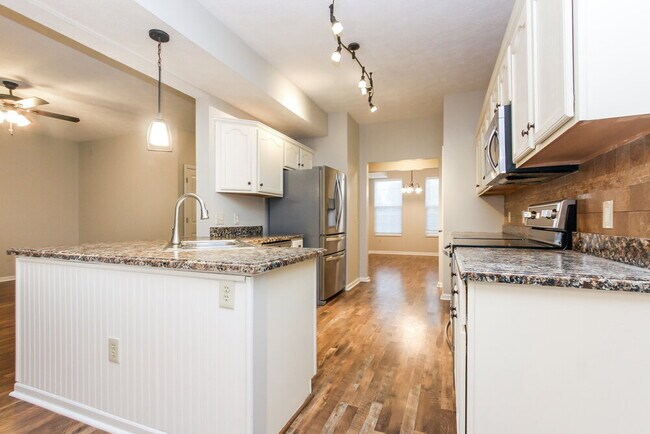 Foto del edificio - 100 Bradford Ct