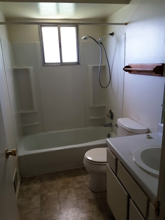 Building Photo - &#39;051