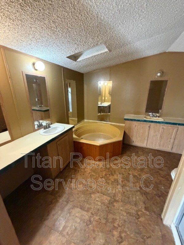 Foto del edificio - 1835 S Lake Arthur Ave