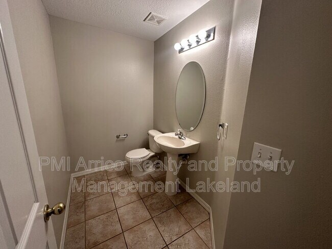 Building Photo - 6955 Lake Eaglebrooke Dr
