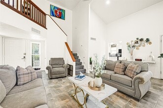 Building Photo - 8031 Summer Pl Dr