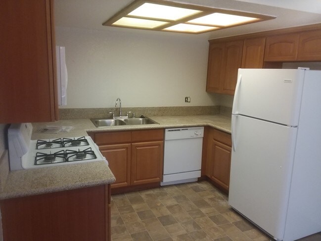 Building Photo - 5025 Comanche Dr