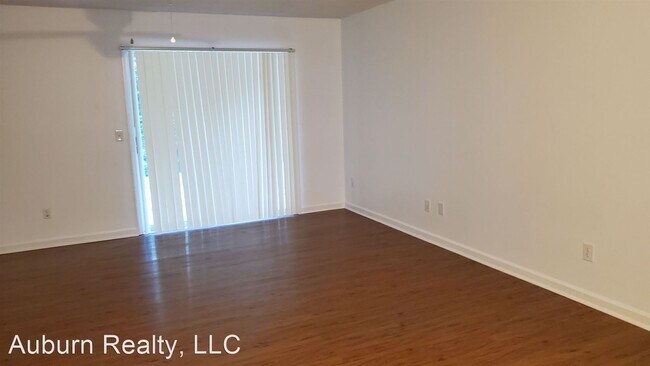 Building Photo - 618 8th Ave