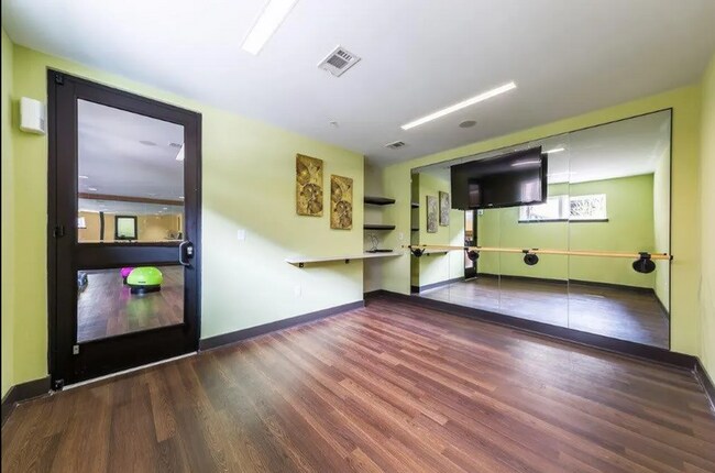 Building Photo - 71 Hermitage Ave