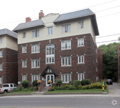 Building Photo - 1554-1574 Bathurst St