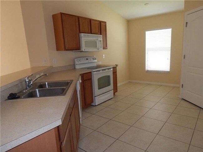 Building Photo - 3722 Hampton Hills Dr