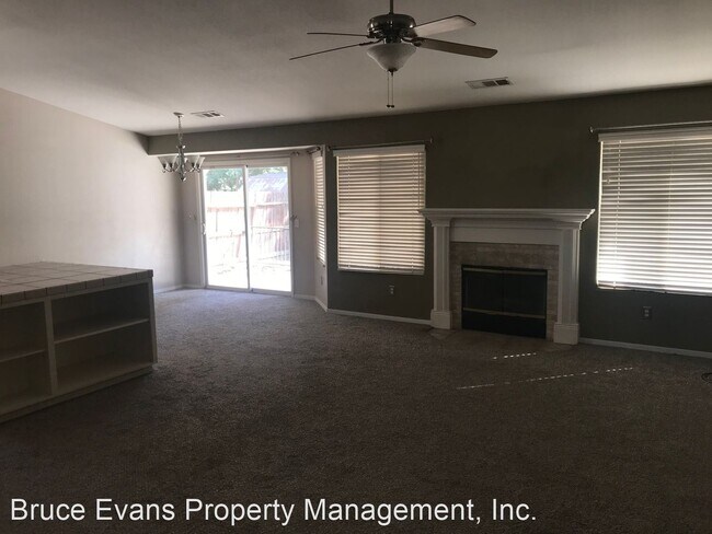 Building Photo - 3 br, 2 bath House - 2335 E Oak