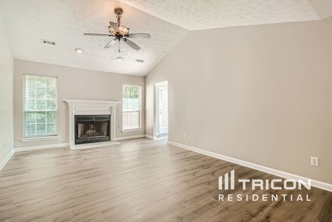 Building Photo - 405 Streamview Ln