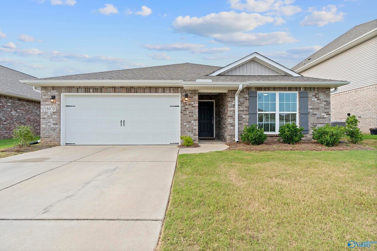 Primary Photo - 6070 Thorntons Way Cir NW