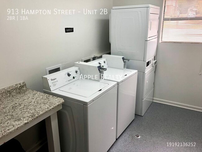 Building Photo - 913 Hampton St