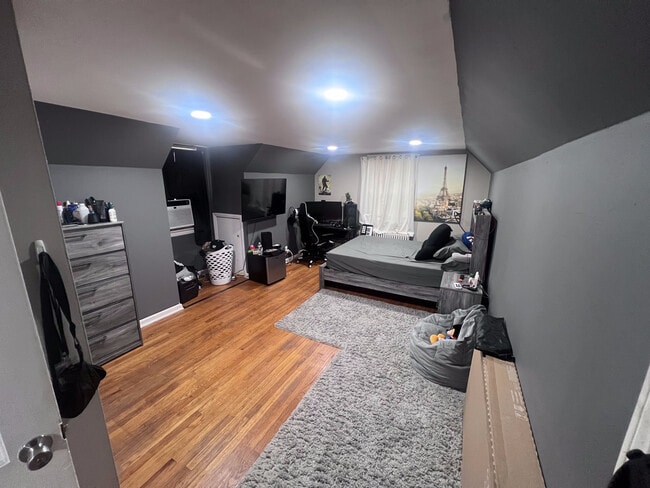 Dormitorio principal (6 metros x 4,3 metros) - 1012 Main St
