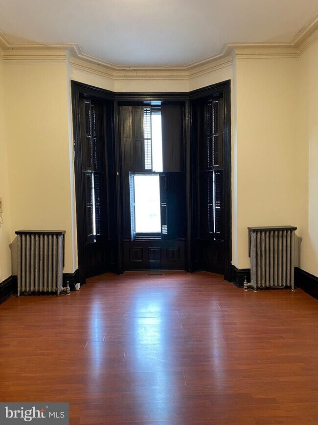 Foto del edificio - 1426 W Girard Ave