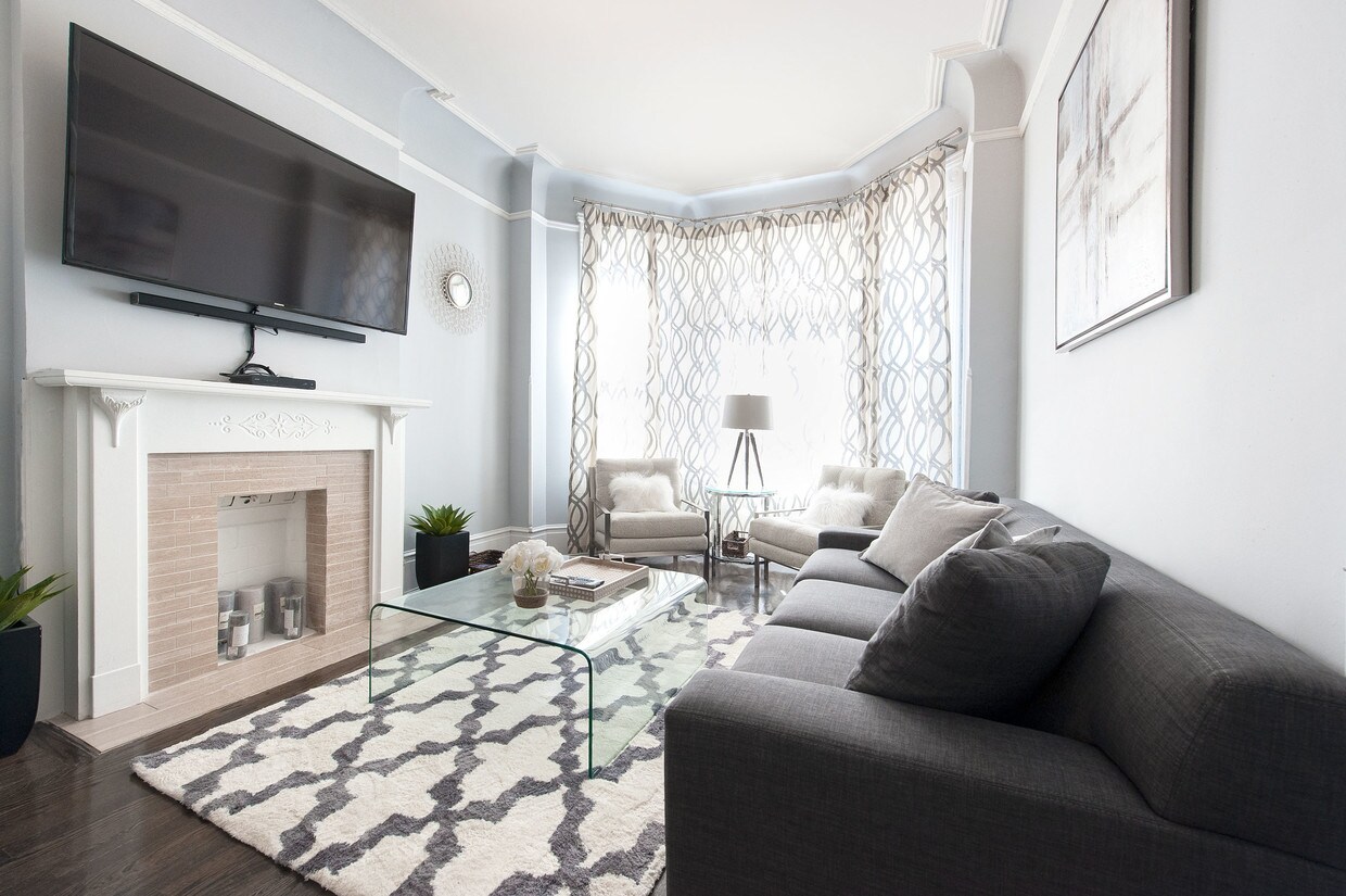 Foto principal - 5323 S Maryland Ave
