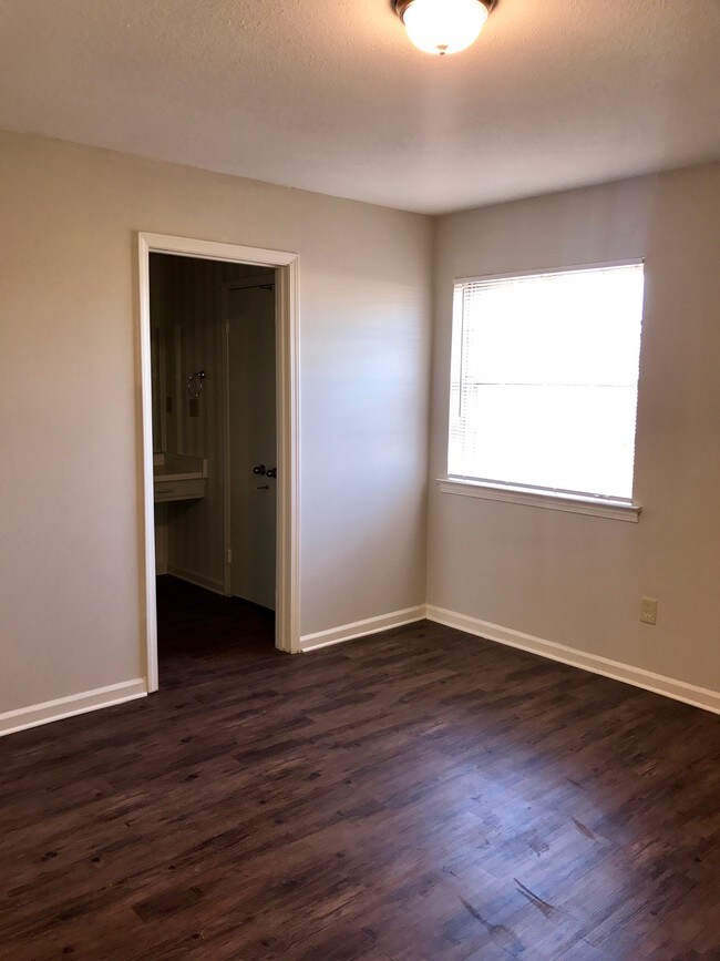 8966 Chesterfield Dr, Southaven, MS 38671 Apartment for Rent in