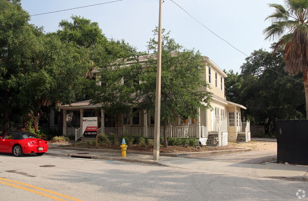 Primary Photo - 203 W Verne St