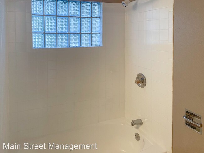 Building Photo - 4 br, 1 bath House - 320 North Ashland Avenue