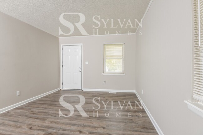 Foto del edificio - Prepare to fall in love with this 4 bedroom, 2 bathroom home