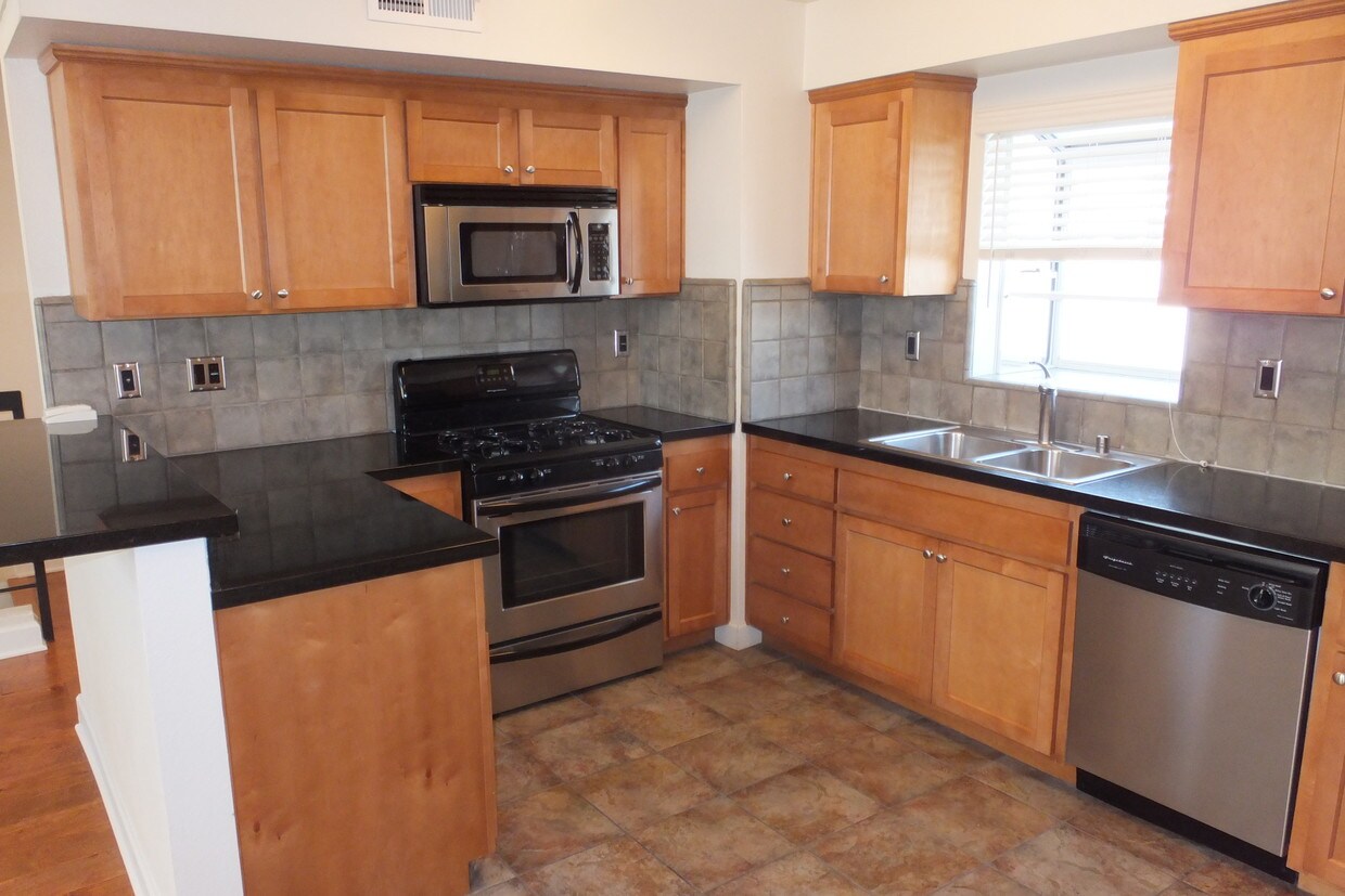 14911 Moorpark St, Sherman Oaks, CA 91403 Townhome Rentals in Sherman