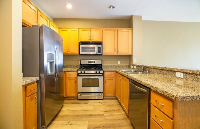 Foto del edificio - Stylish & Spacious Courtyard-Facing Condo in the Heart of Gaslamp