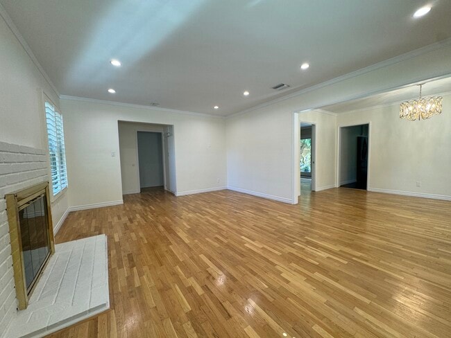 Building Photo - 18240 Rayen St