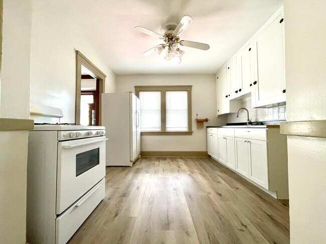 Foto del edificio - 10719 Florian Ave