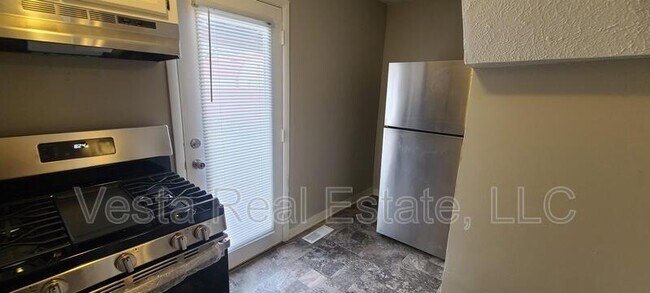 Building Photo - 707 W Jefferson St