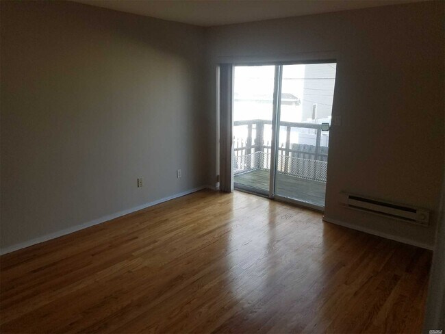 Foto del edificio - 511 W Broadway