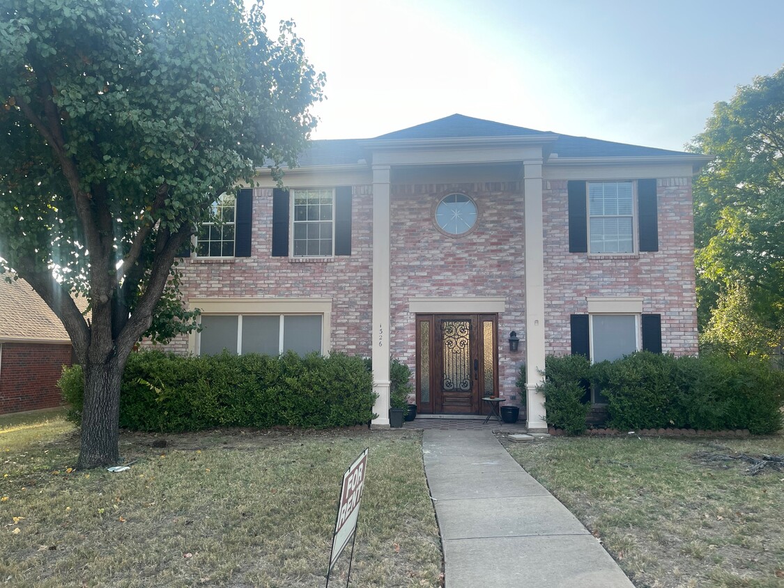 Front of house - 1326 Old Barn Ln