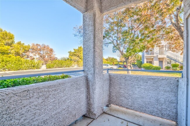 Building Photo - 2201 Ramsgate Dr