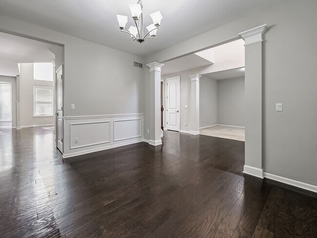 Foto del edificio - AVAILABLE NOW! Stunning 5-Bedroom Home in ...