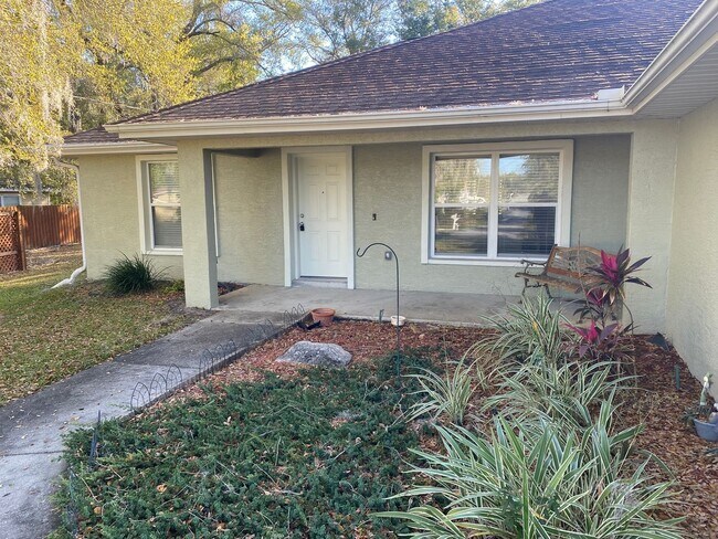 Foto del edificio - ANNUAL LEASE - Large 3Bedroom - 2 Bath - 2...