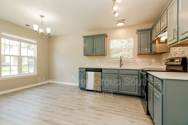Building Photo - 258 Trickle Dr