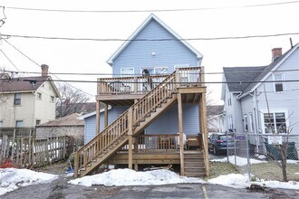 Building Photo - 36 Tracy St