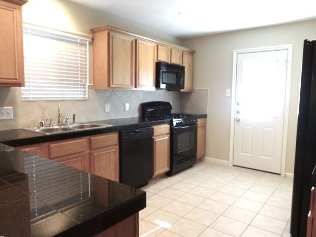 Foto del edificio - 10926 Windfern Lakes St