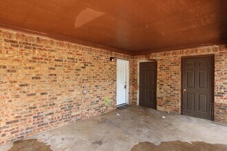 Building Photo - 1428 E Houston St