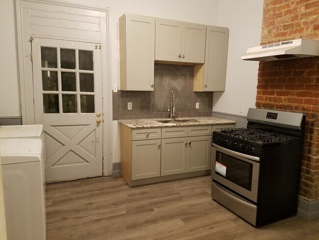 Foto del edificio - 921 N Miro St