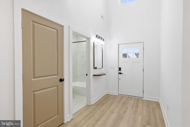 Foto del edificio - 65 Oaktree Dr