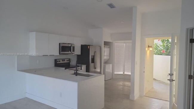 Foto del edificio - 3311 San Remo Cir