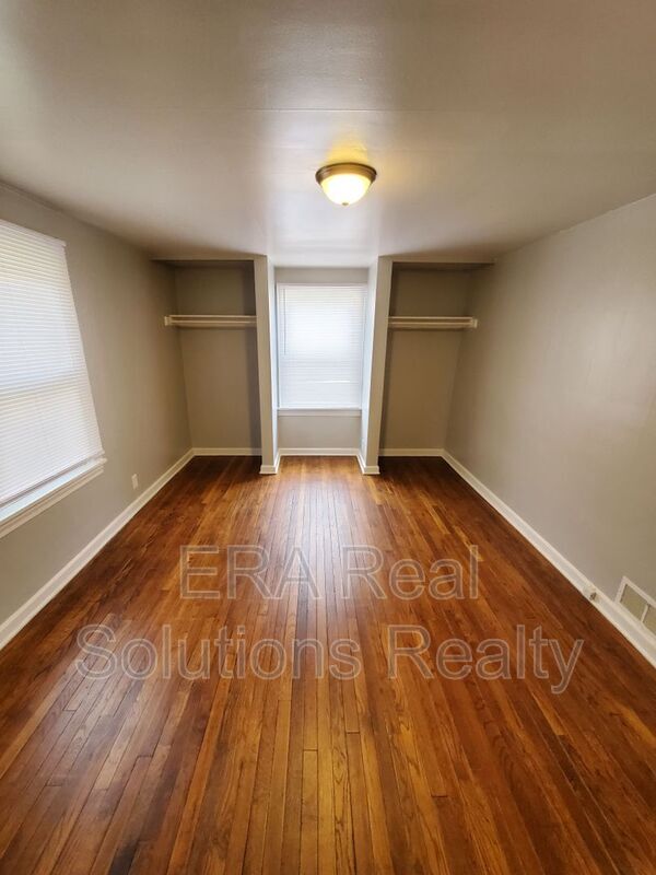 Building Photo - 1049 E 21st Ave