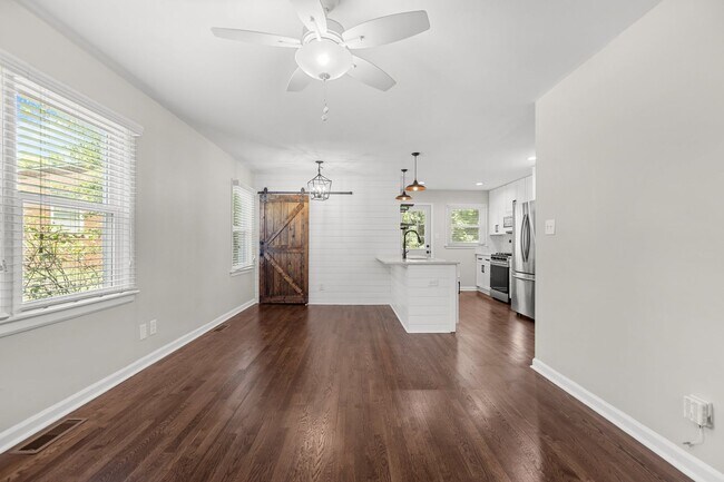 Foto del edificio - Adorable, Modern 3 Bedroom Ranch near Downtown Raleigh - Gorgeous finishes, open floorplan, updat...